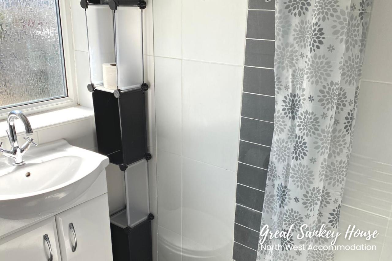 Great Sankey Serviced Accommodation 沃灵顿 外观 照片